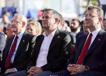 Çürüyen düzenin kirli siyaseti ve CHP’de klik savaşları
